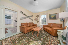 The Iron Horse - Downtown Picton and Sleeps 8